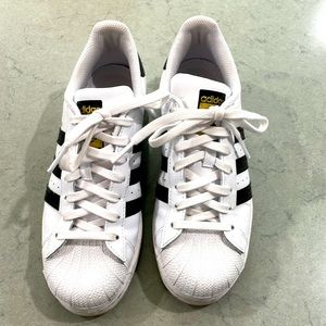 Adidas Superstar women’s 8